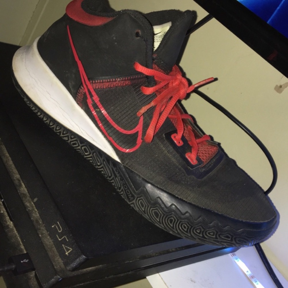 Kyrie flytrap fours